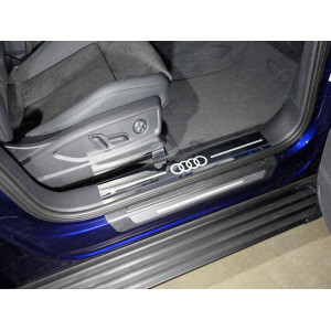 Накладки на пластиковые пороги (лист зеркальный логотип Audi) 2шт Audi Q5 2017-  (а/м без пневмоподвески)