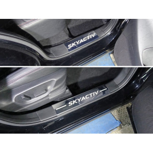 Накладки на пластиковые пороги (лист зеркальный надпись SKYACTIV) Mazda CX-5 2015-2016