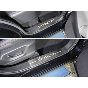 Накладки на пластиковые пороги (лист шлифованный надпись SKYACTIV) Mazda CX-5 2015-2016