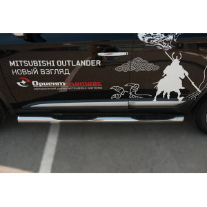 Mitsubishi Outlander 2015-2017 Пороги труба d76 с накладкой (вариант 3)