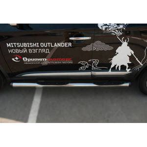 Mitsubishi Outlander 2015-2017 Пороги труба d76 с накладкой (вариант 2)