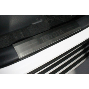 Накладки на пластиковые пороги (лист шлифованный надпись Toyota) 4 шт Toyota RAV4 2019-