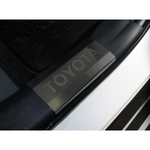 Накладки на пластиковые пороги (лист шлифованный надпись Toyota) 4 шт Toyota RAV4 2019-