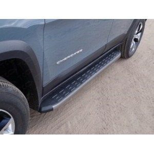 Пороги алюминиевые с пластиковой накладкой (карбон серые) 1720 мм Jeep Cherokee (Trailhawk) 2014-