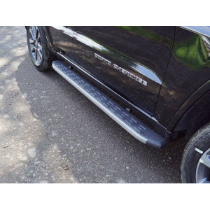 Пороги алюминиевые с пластиковой накладкой (карбон серые) 1820 мм  Jeep Grand Cherokee 2017-