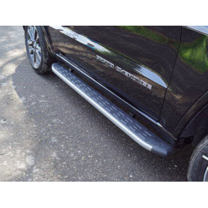 Пороги алюминиевые с пластиковой накладкой (карбон серебро) 1820 мм Jeep Grand Cherokee 2017-