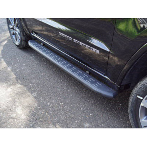 Пороги алюминиевые с пластиковой накладкой (карбон черные) 1820 мм Jeep Grand Cherokee 2017-